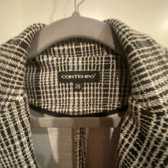 Black and white blazer. Very soft fabric. Fitted blazer. Small size. Brand new - Picture 7 of 10